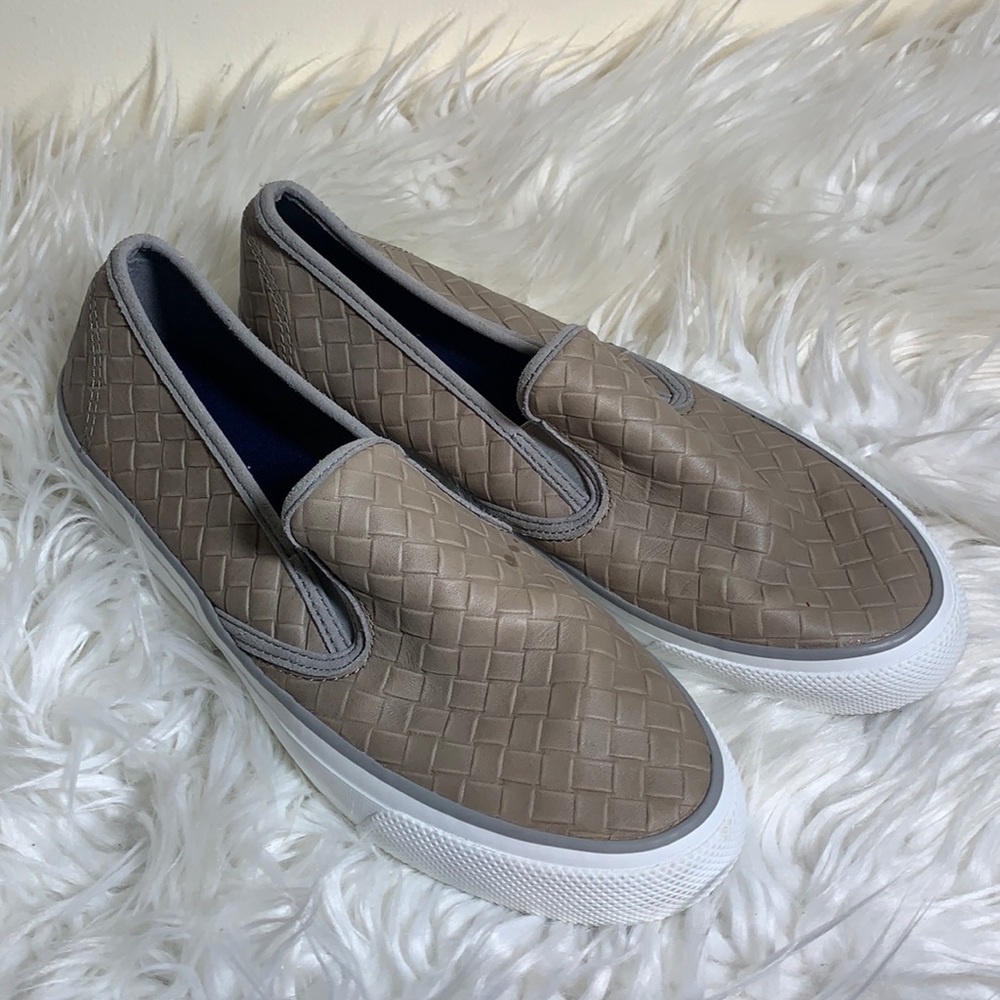 Sperry slip on sneakers women’s size 9